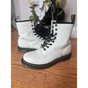 Dr Doc Martens 11821 white Canvas 8 Eye Combat Boots SIZE US ladies 9 (bot300
